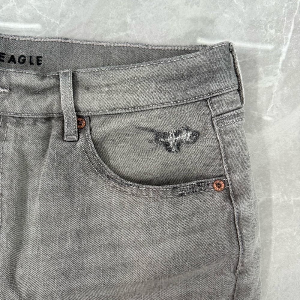Women’s American Eagle Relaxed Distressed Gray Wash Jean Shorts Plus Size 14 - Picture 4 of 16